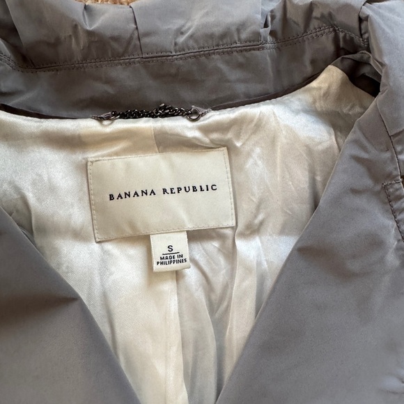 Banana Republic raincoat size small - Picture 3 of 6